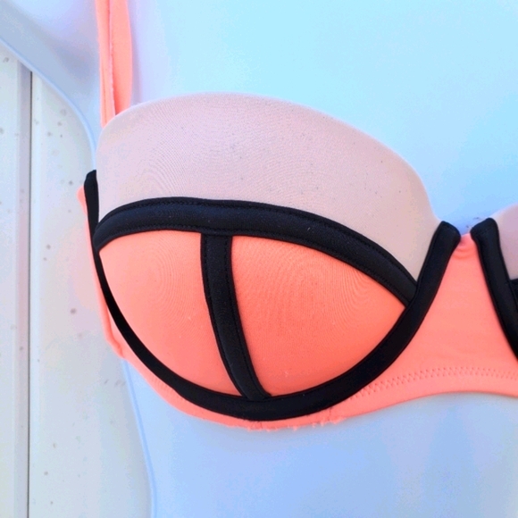 Victoria's Secret Multicolor Bikini Top - Picture 3 of 7